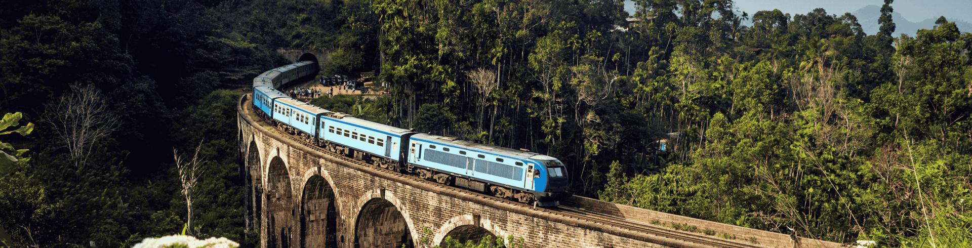  Curitiba com Trem pela Serra do Mar e Ilha do Mel 